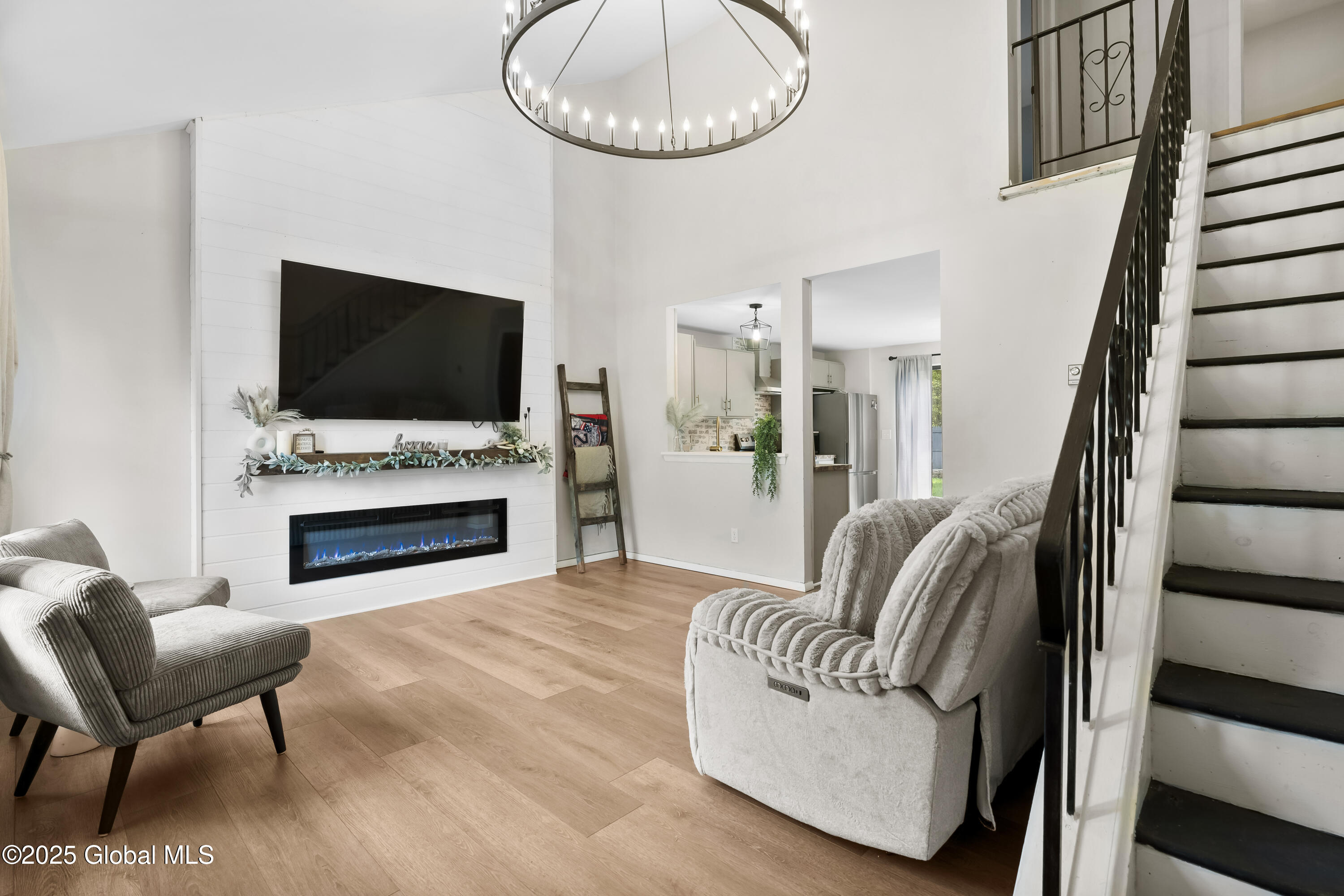 4 Queen Ann Court