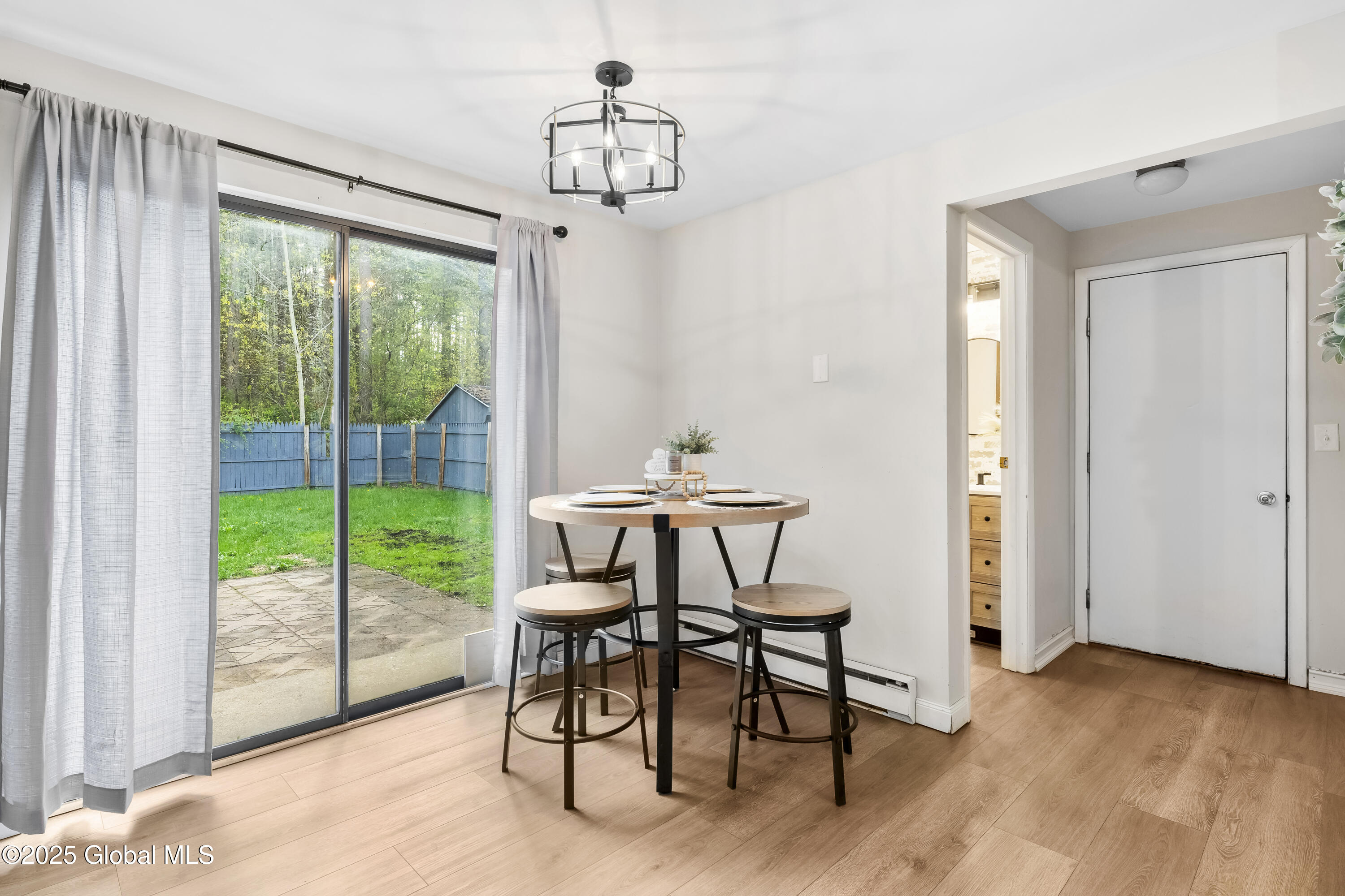 4 Queen Ann Court