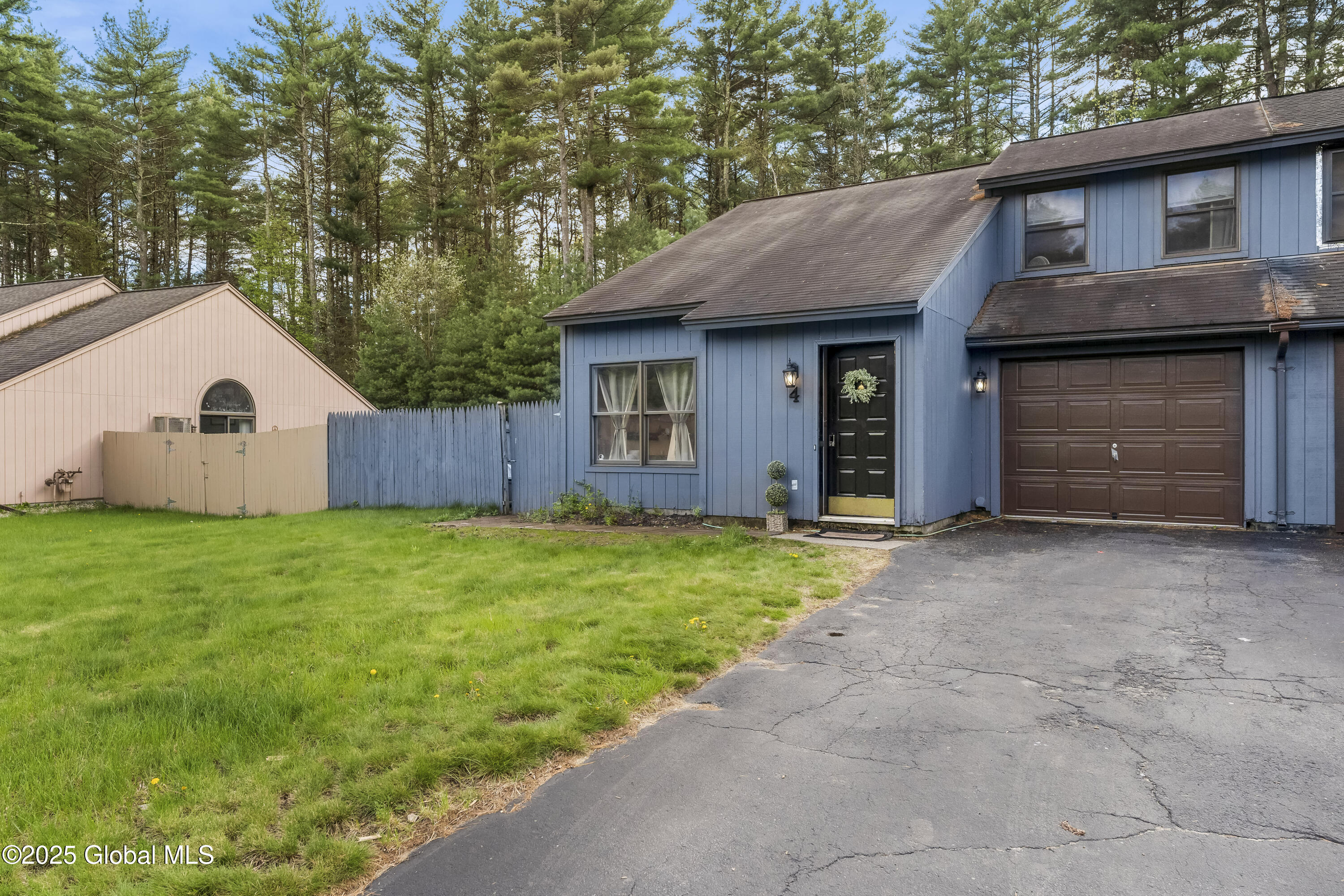 4 Queen Ann Court