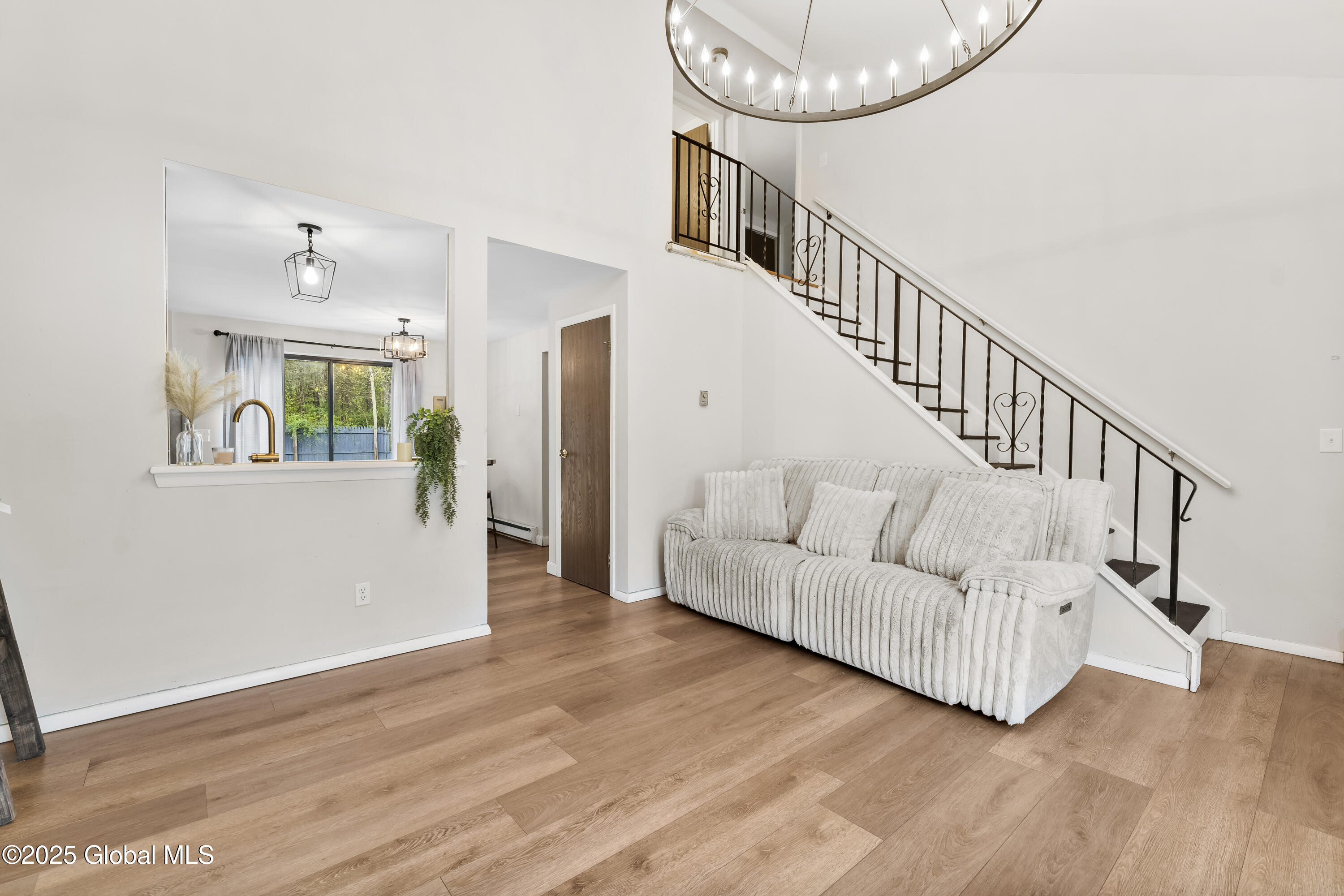 4 Queen Ann Court