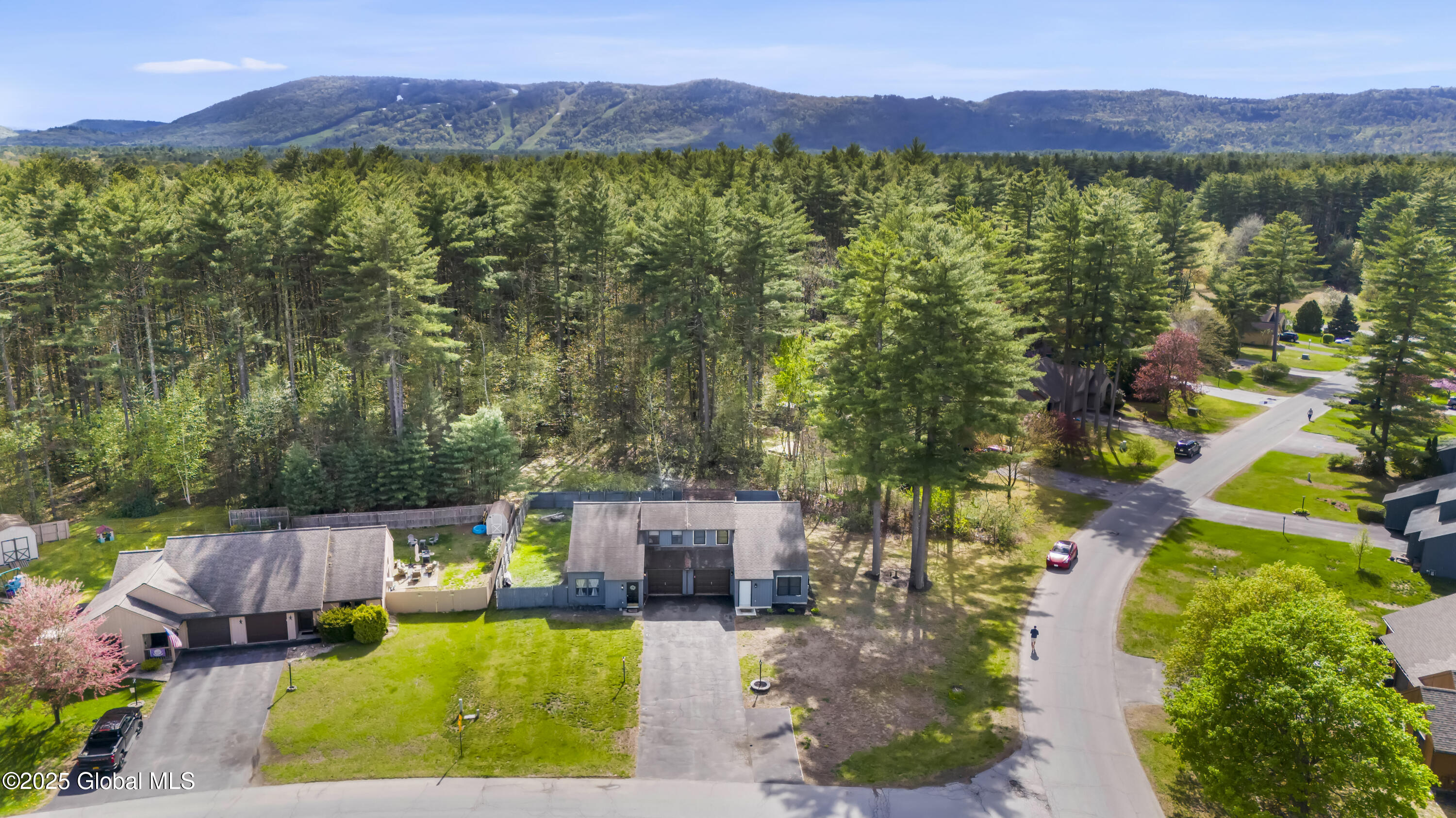4 Queen Ann Court
