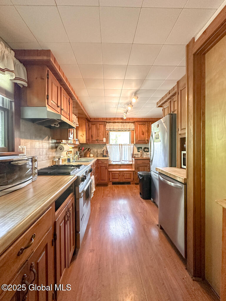 30 The Back Road