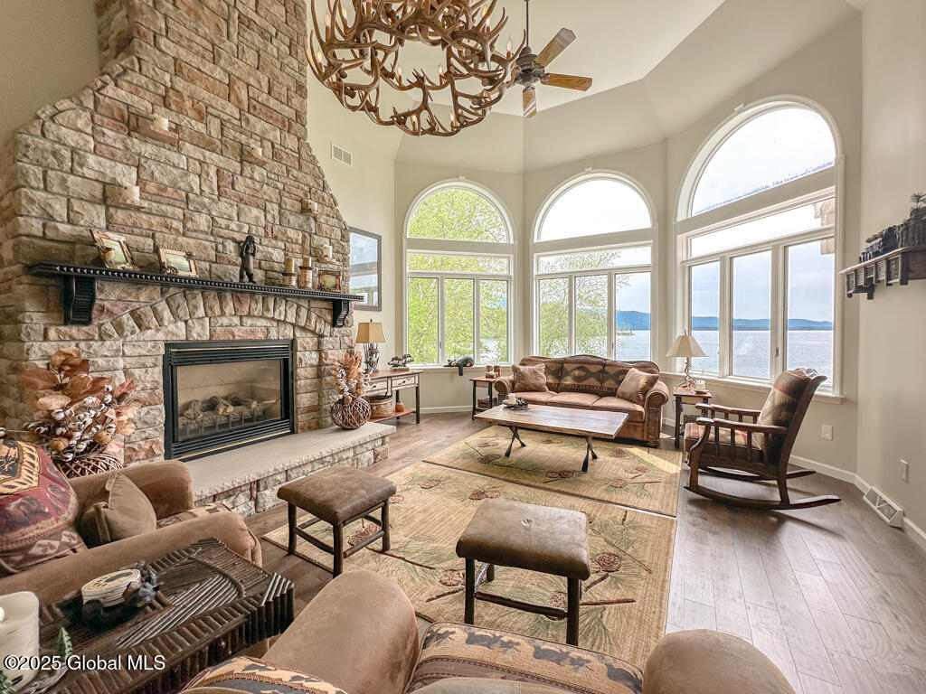 4220 Lake Shore Drive