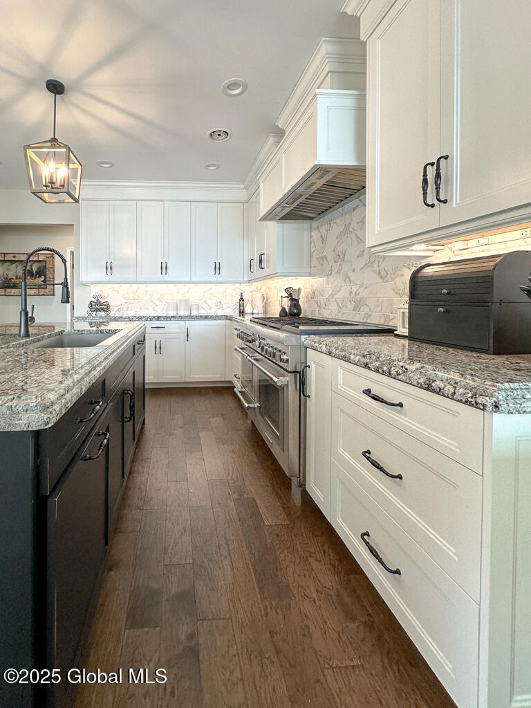 4220 Lake Shore Drive