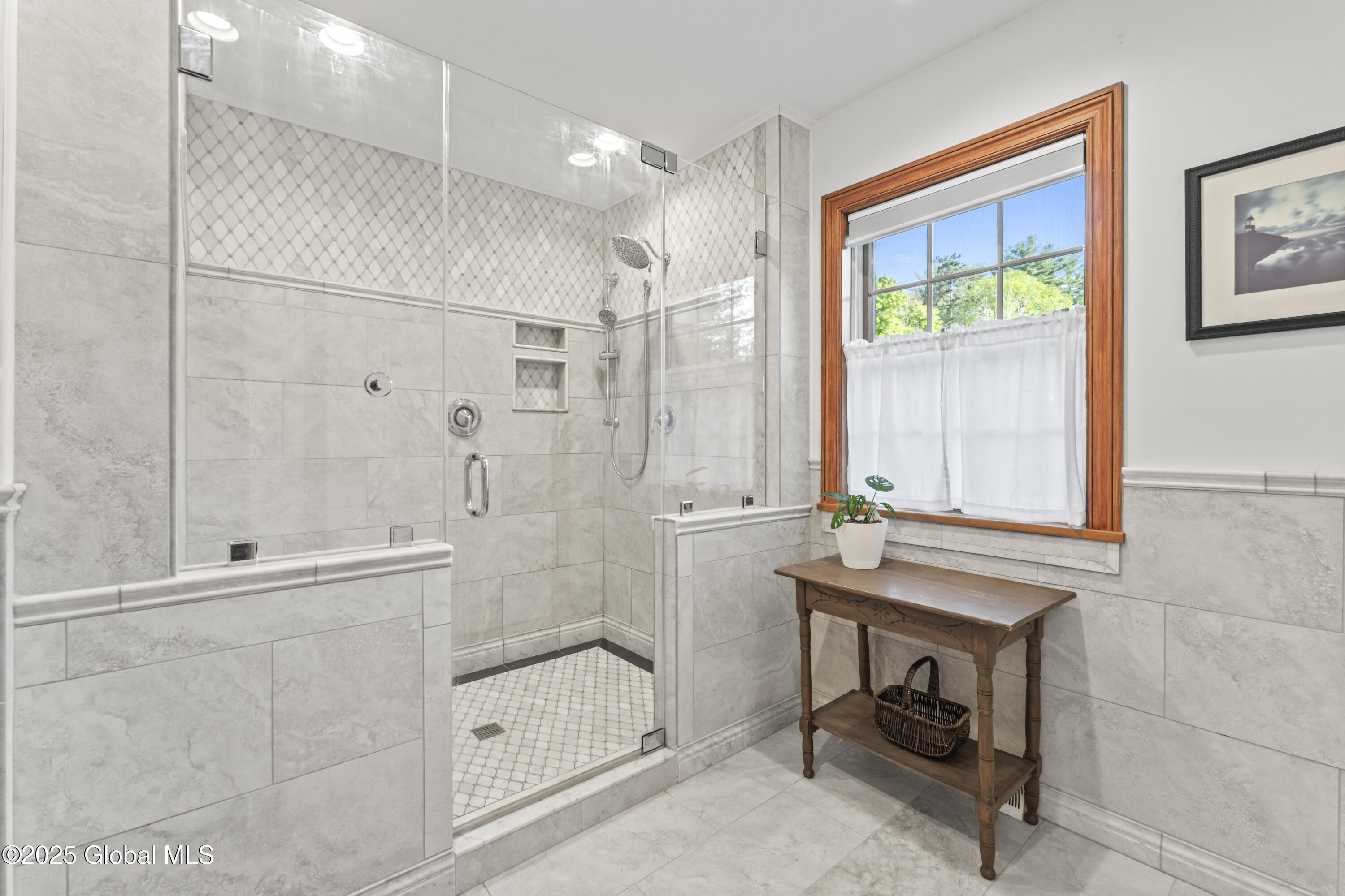6 Iroquois Drive