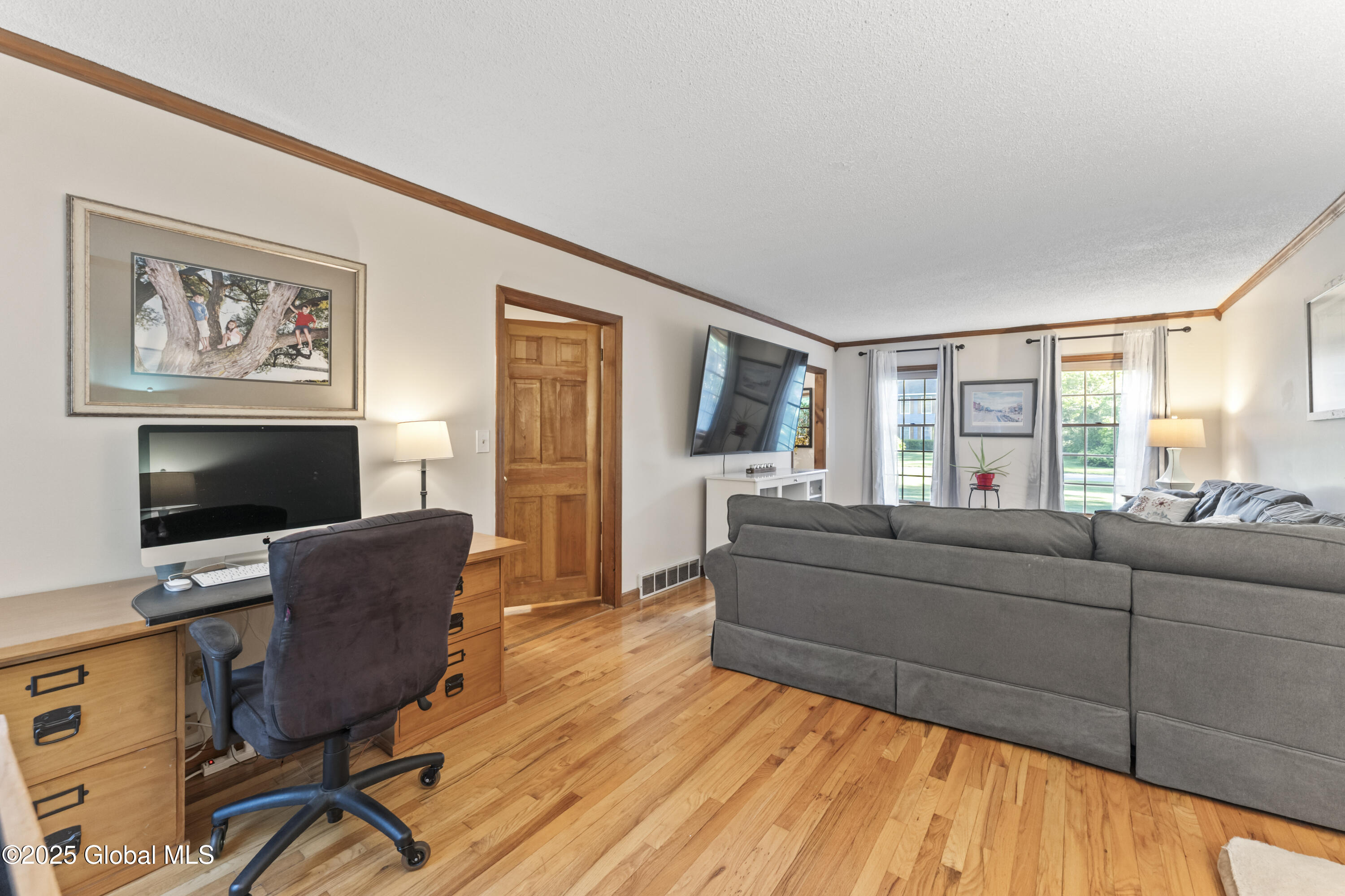 6 Iroquois Drive