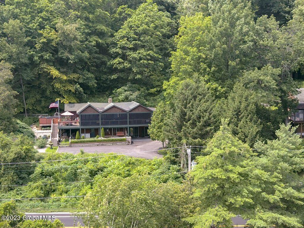 9667 Lake Shore Drive