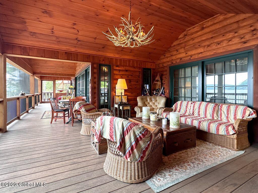9667 Lake Shore Drive