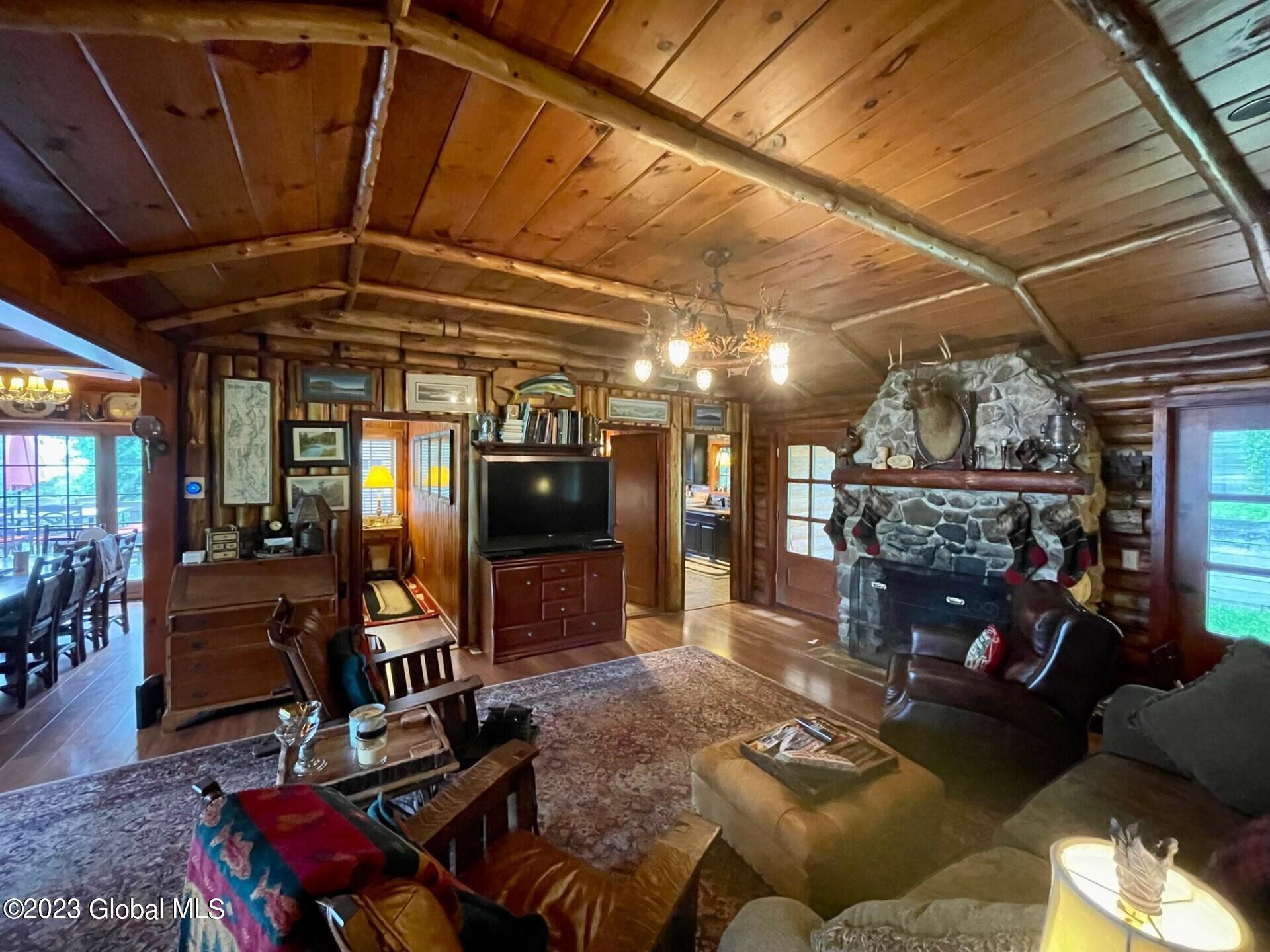 9667 Lake Shore Drive