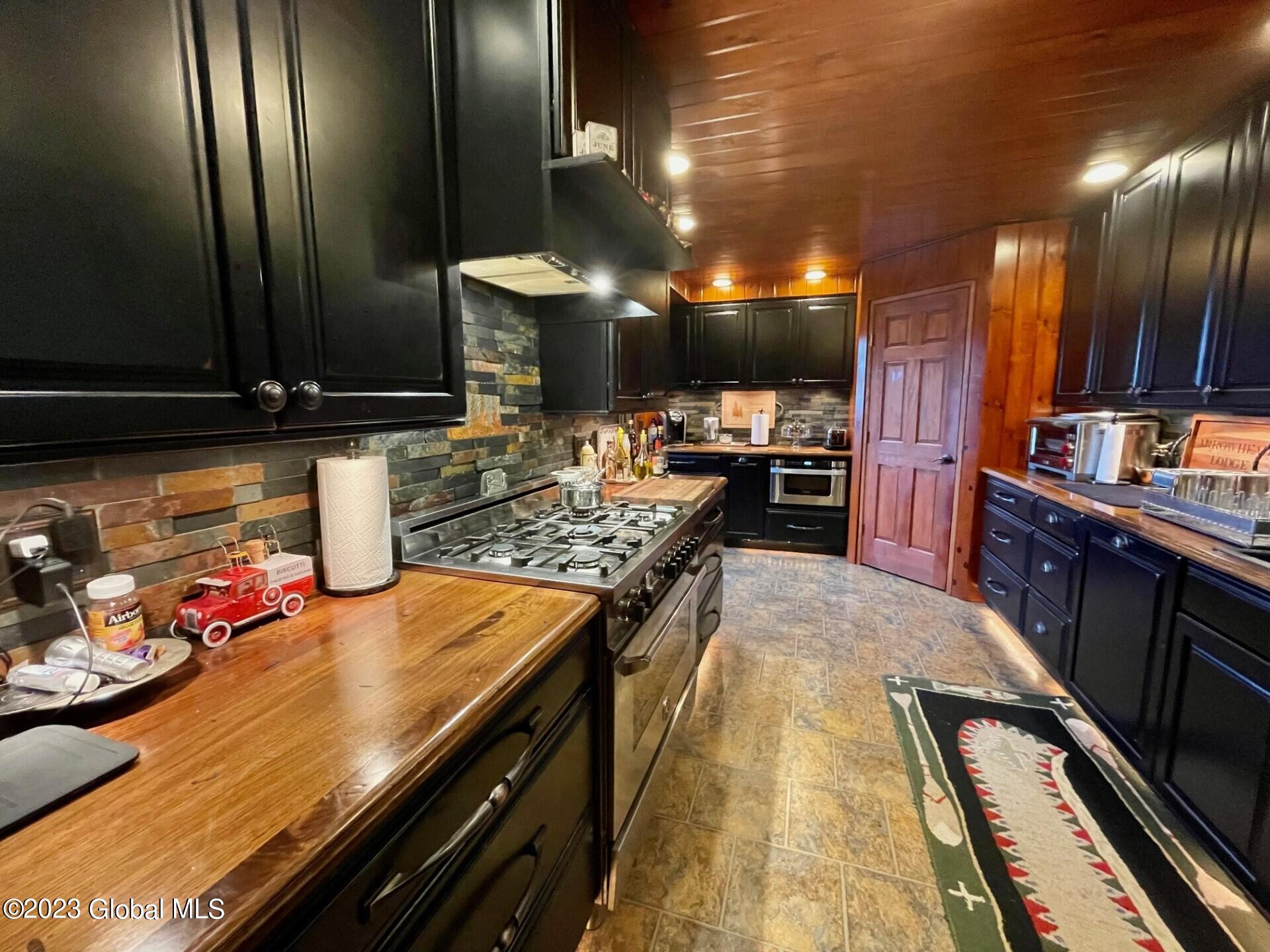 9667 Lake Shore Drive