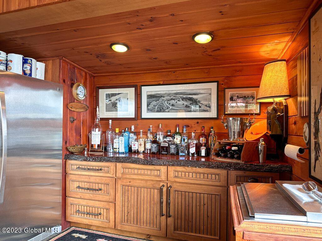 9667 Lake Shore Drive