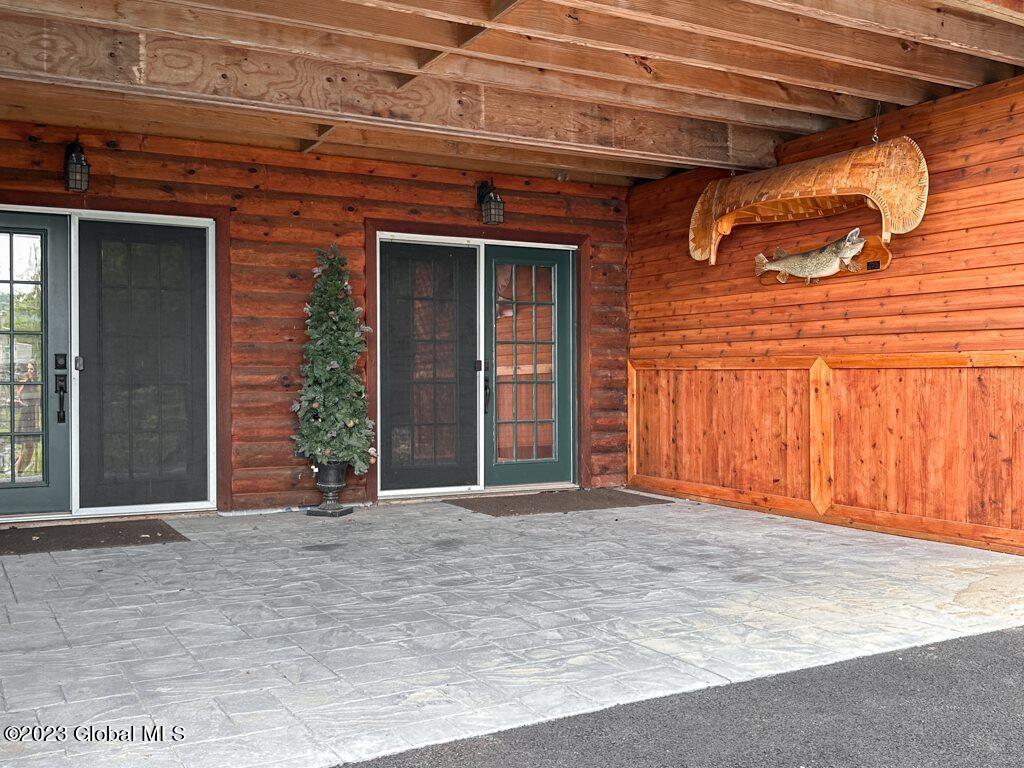 9667 Lake Shore Drive