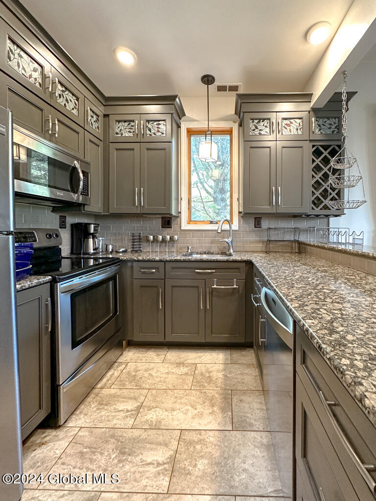 441 Lockhart Mountain Road, 1
