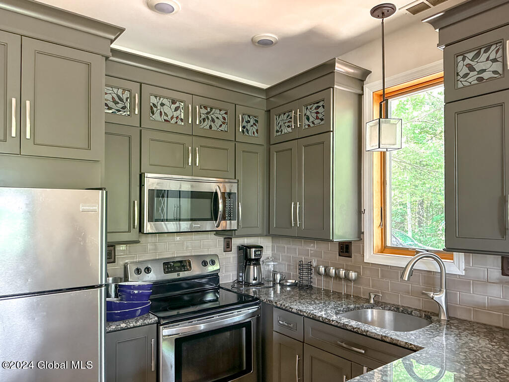 441 Lockhart Mountain Road, 1