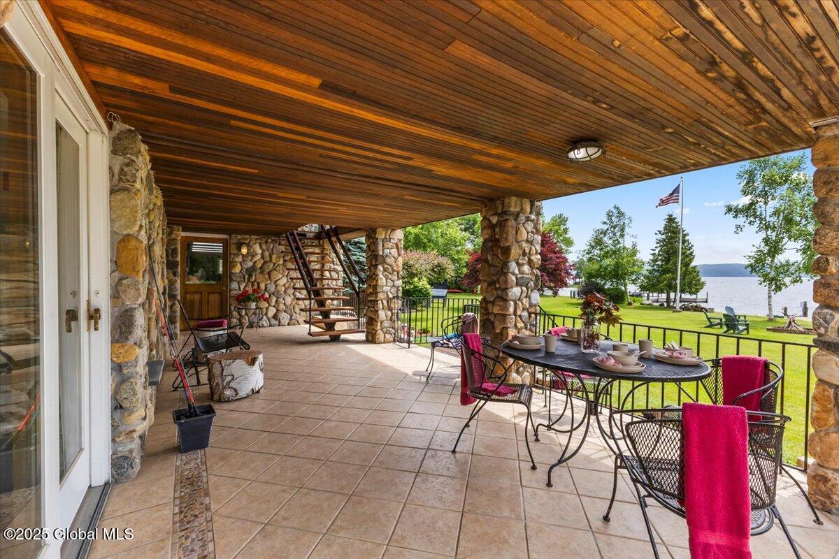 9042 Lake Shore Drive
