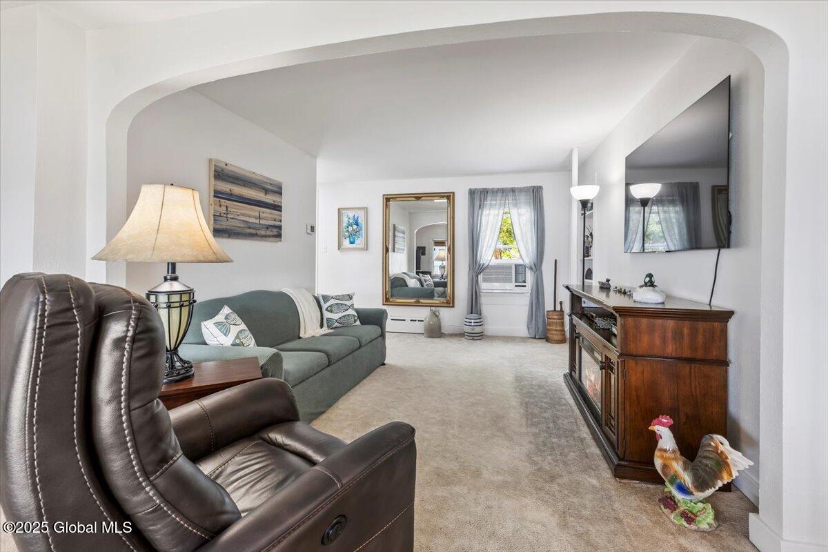 9042 Lake Shore Drive