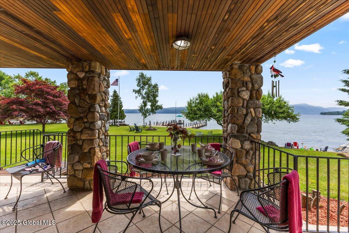 9042 Lake Shore Drive