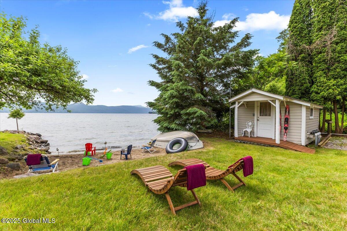 9042 Lake Shore Drive