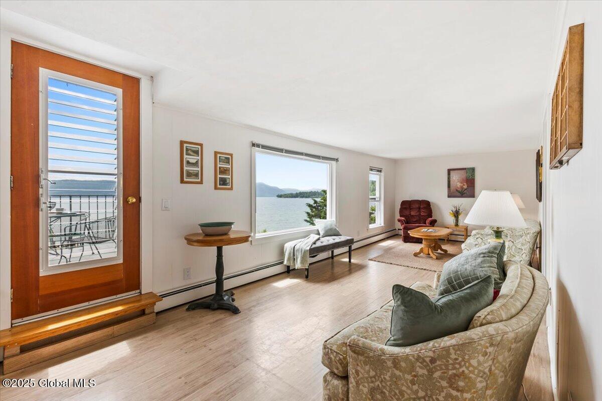 9042 Lake Shore Drive