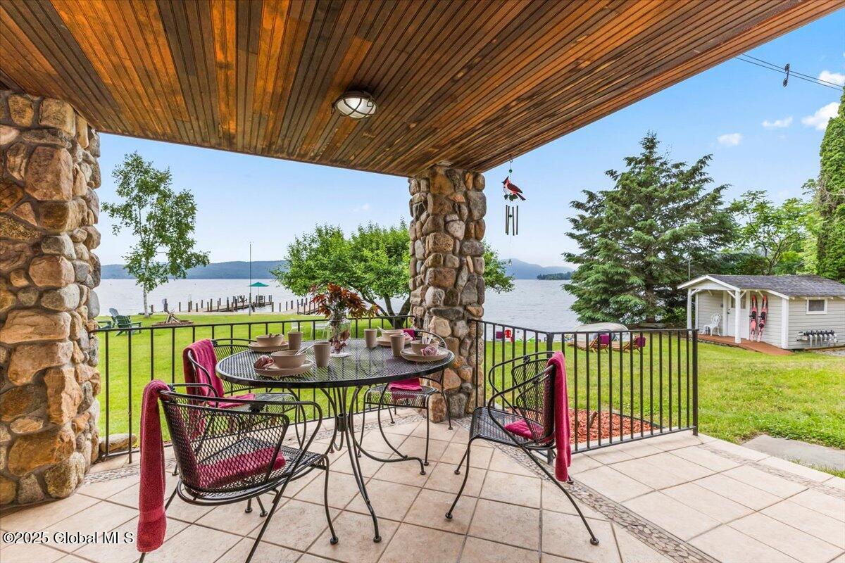 9042 Lake Shore Drive