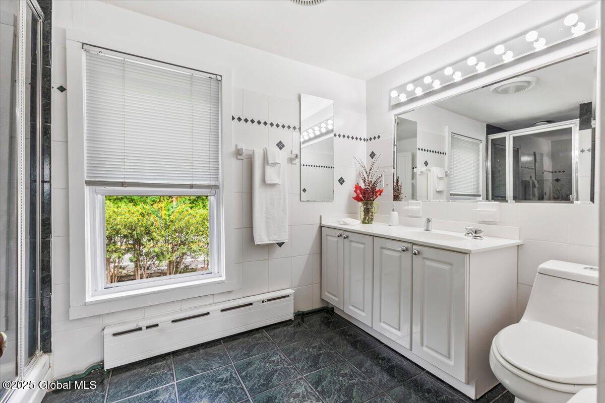 9042 Lake Shore Drive