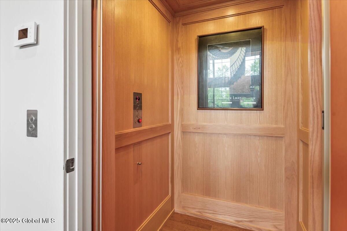 5879 Lake Shore Drive