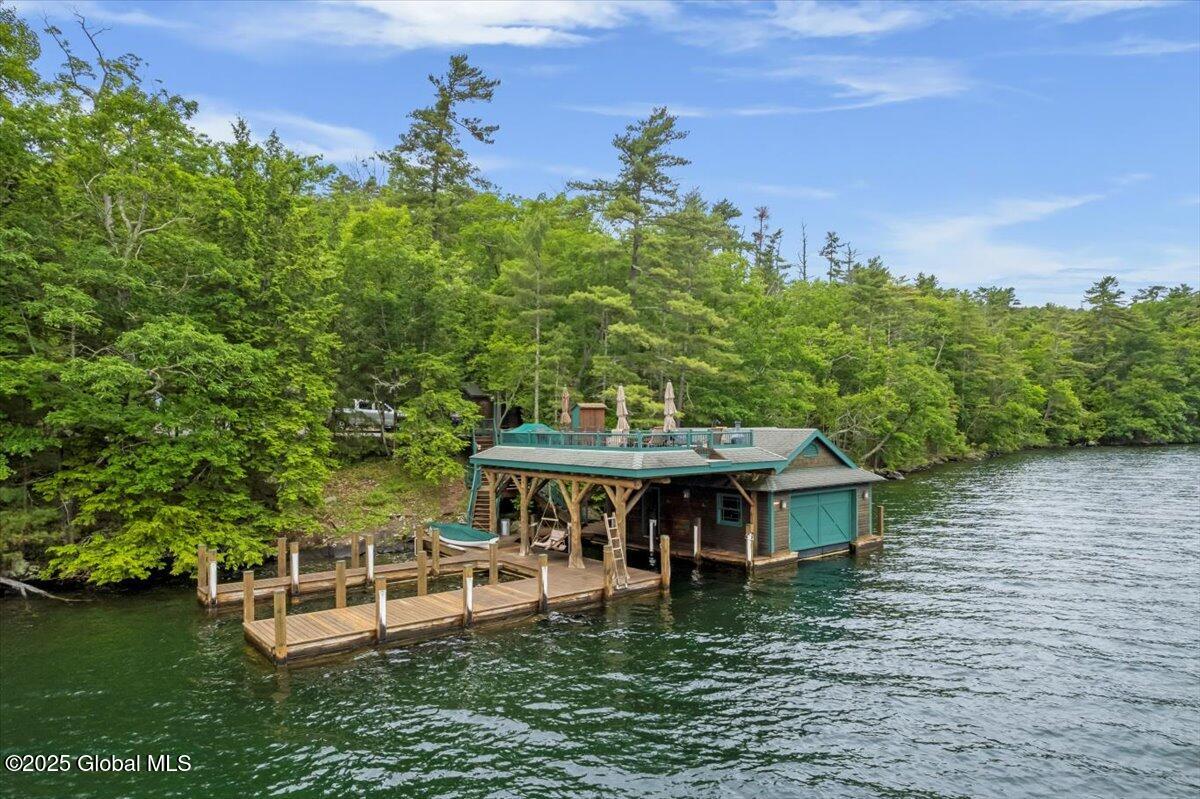 5879 Lake Shore Drive