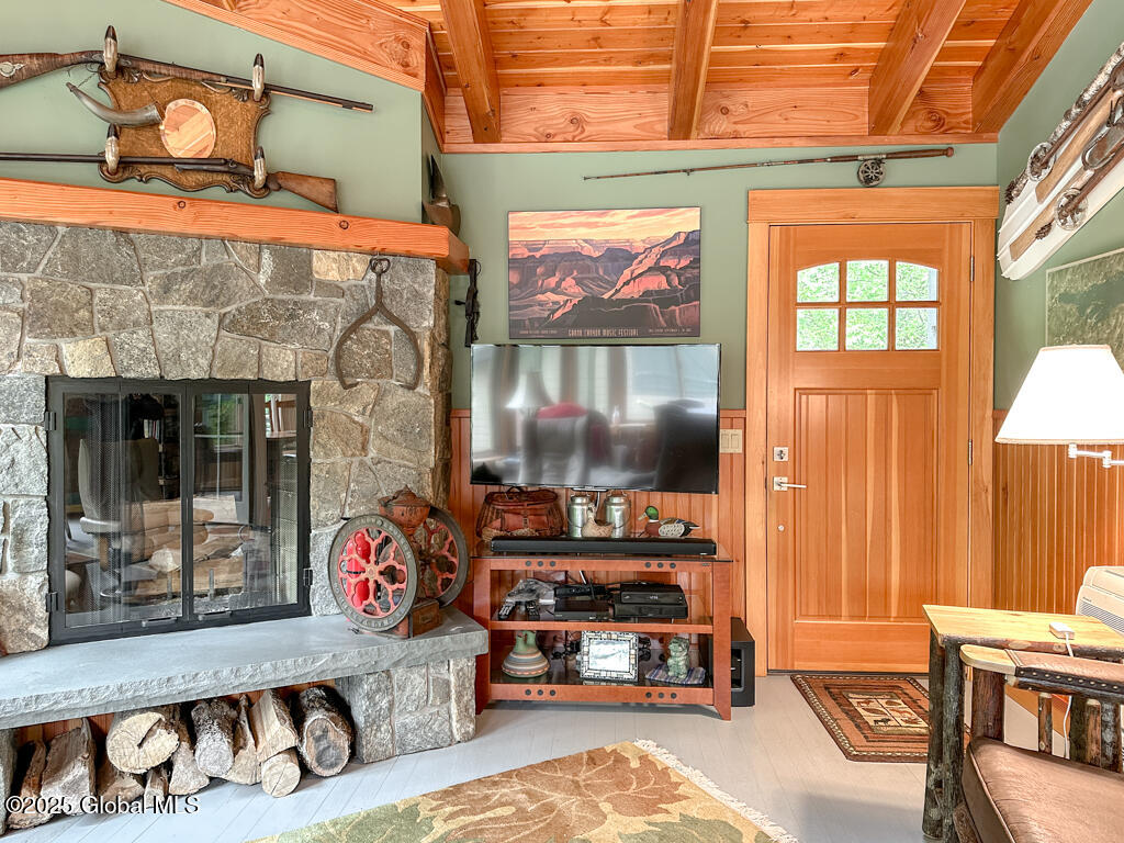 5879 Lake Shore Drive