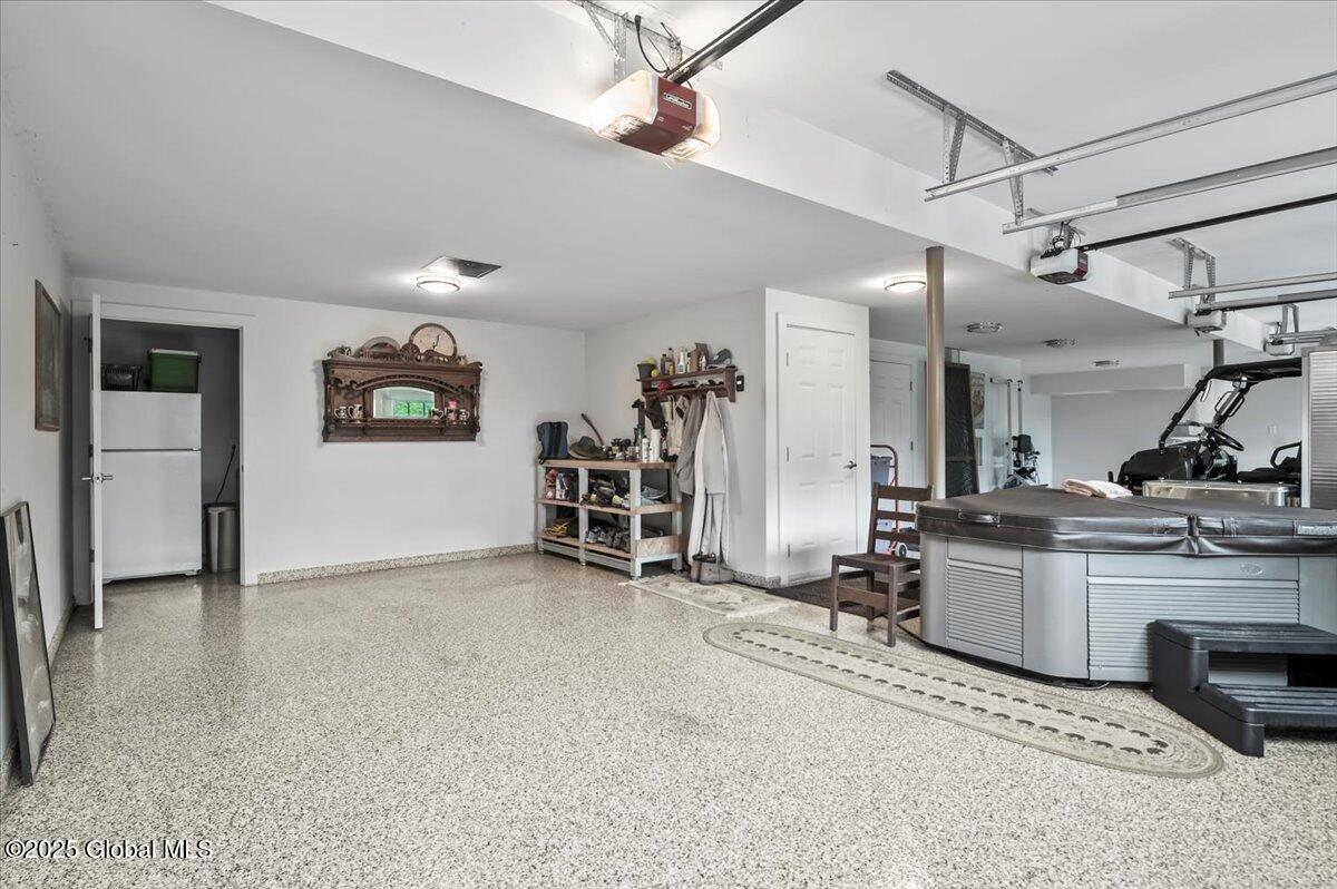 5879 Lake Shore Drive