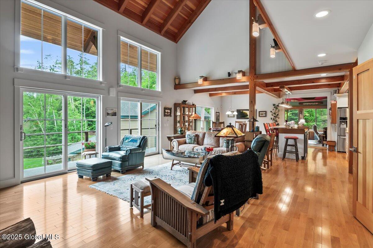 5879 Lake Shore Drive