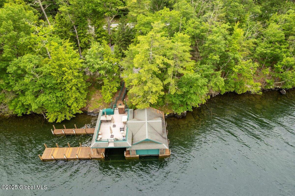 5879 Lake Shore Drive