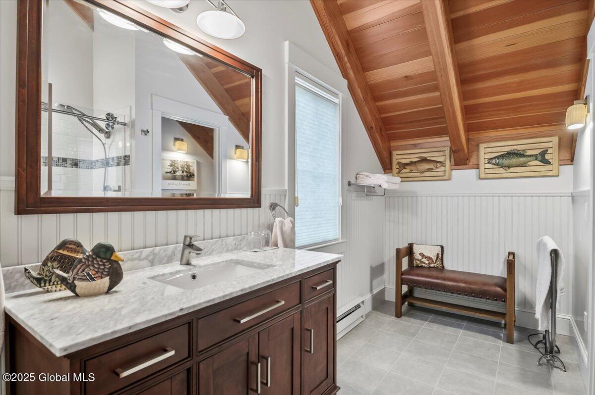 5879 Lake Shore Drive