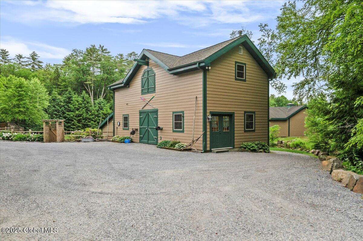 5879 Lake Shore Drive