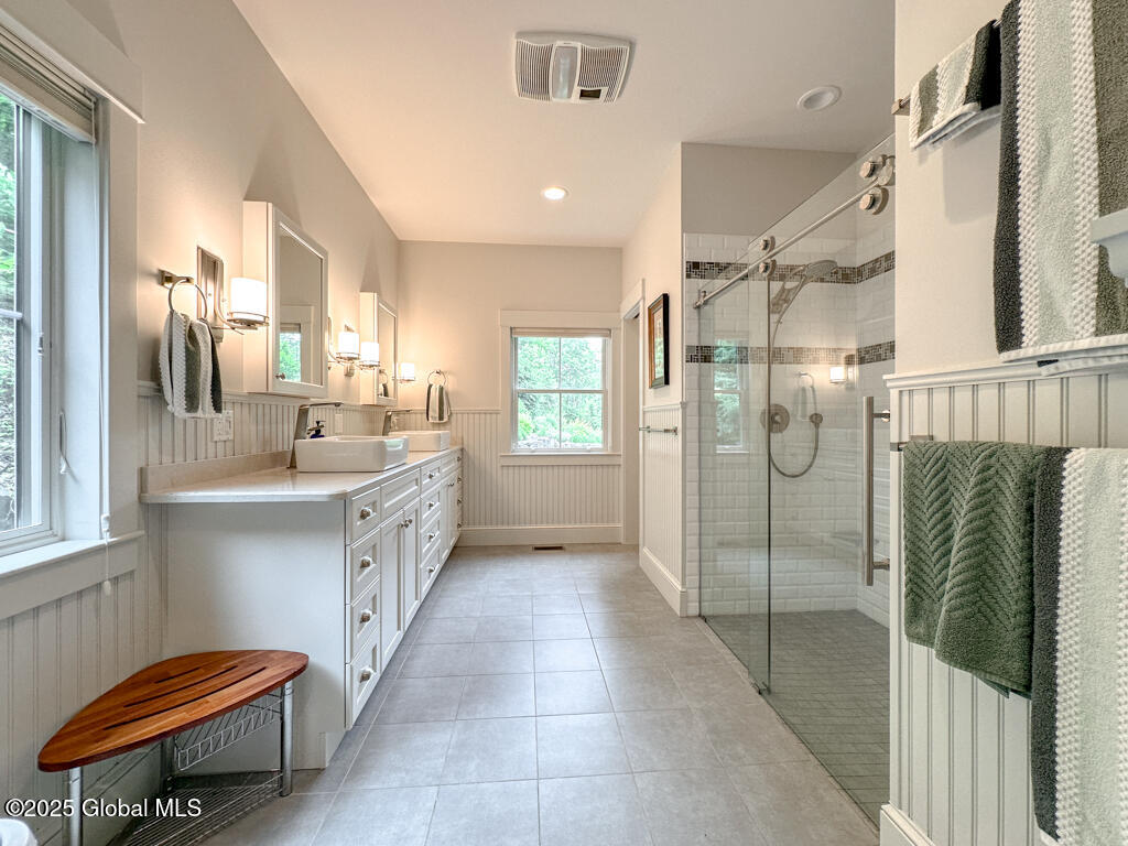5879 Lake Shore Drive