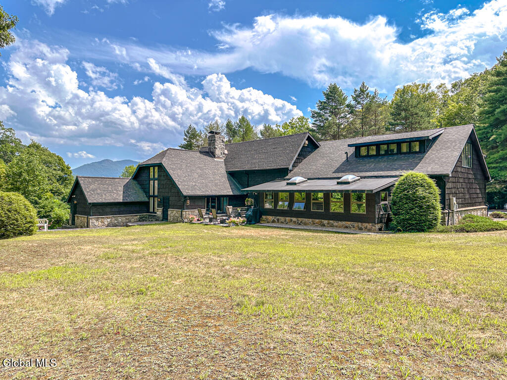 4474 Lake Shore Drive