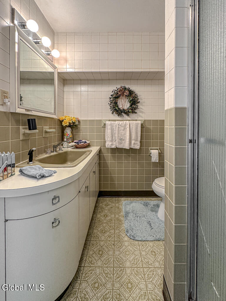 4474 Lake Shore Drive