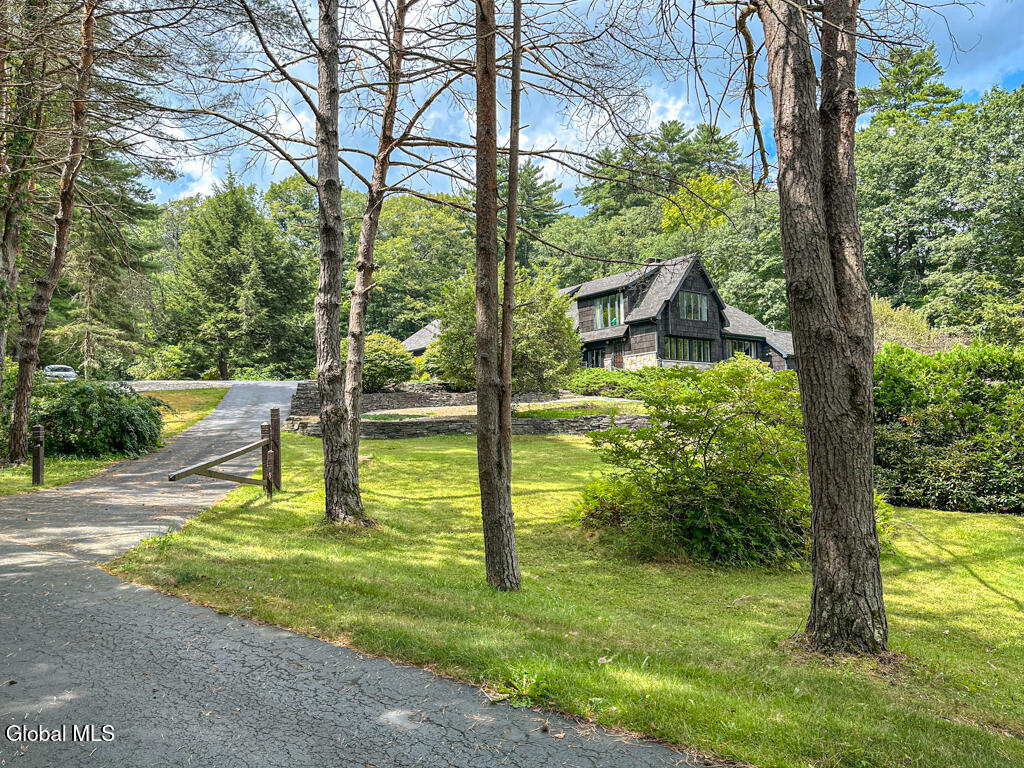4474 Lake Shore Drive