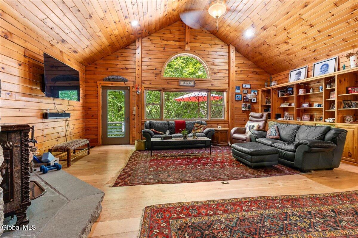 281 Bloody Pond Road