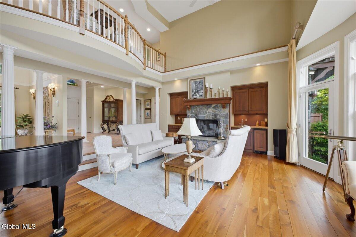 7938 Lakeshore Drive