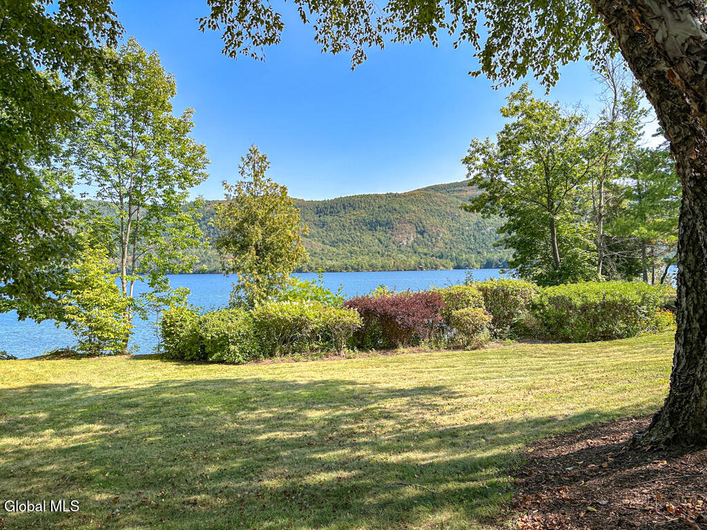7938 Lakeshore Drive