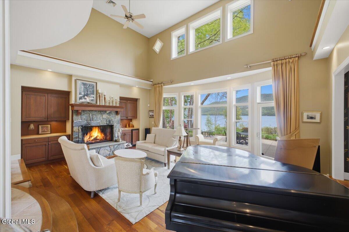 7938 Lakeshore Drive