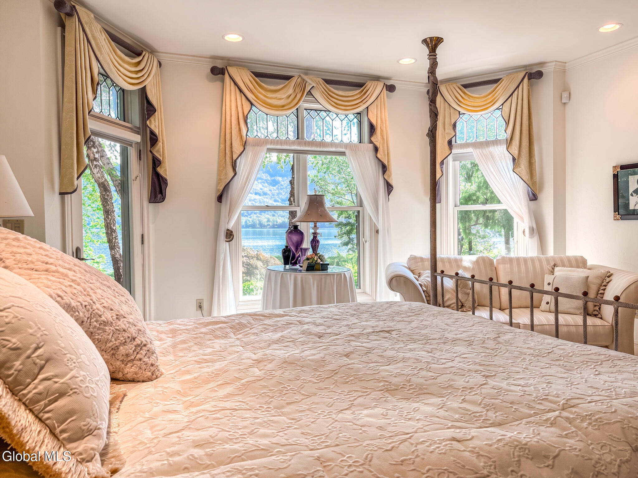 7938 Lakeshore Drive