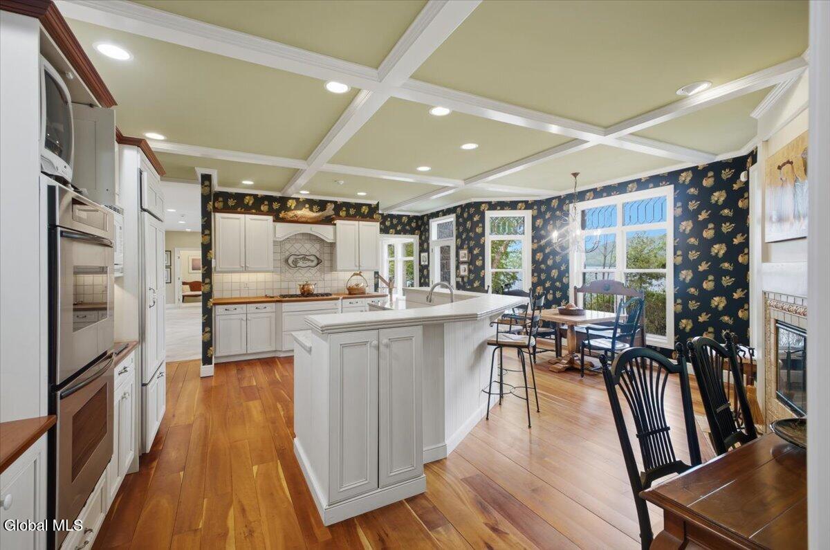 7938 Lakeshore Drive