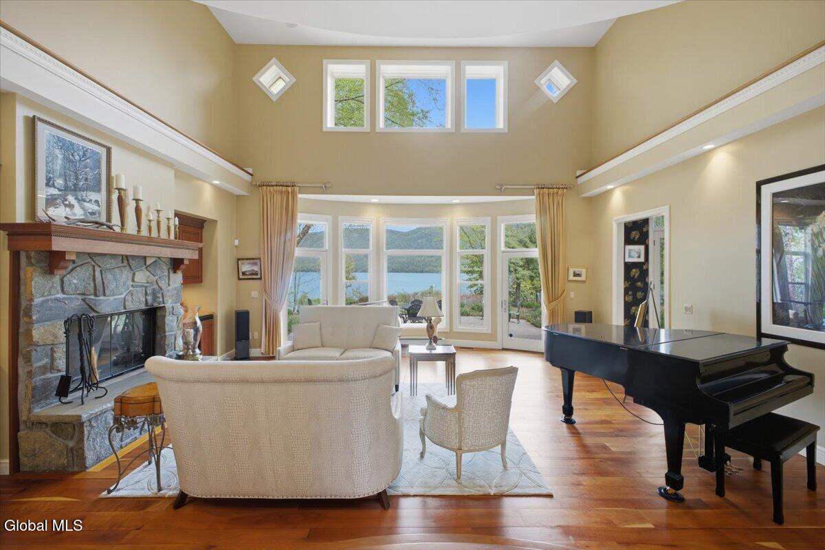 7938 Lakeshore Drive