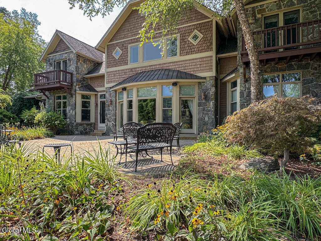7938 Lakeshore Drive