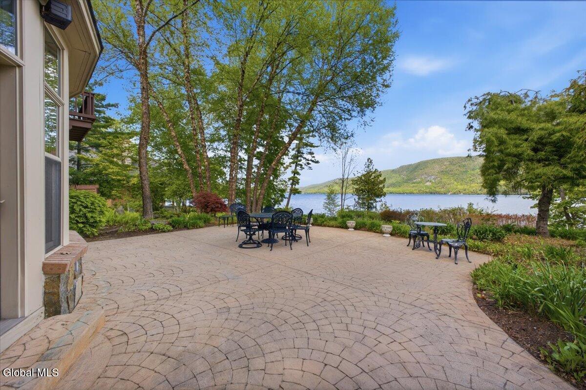 7938 Lakeshore Drive