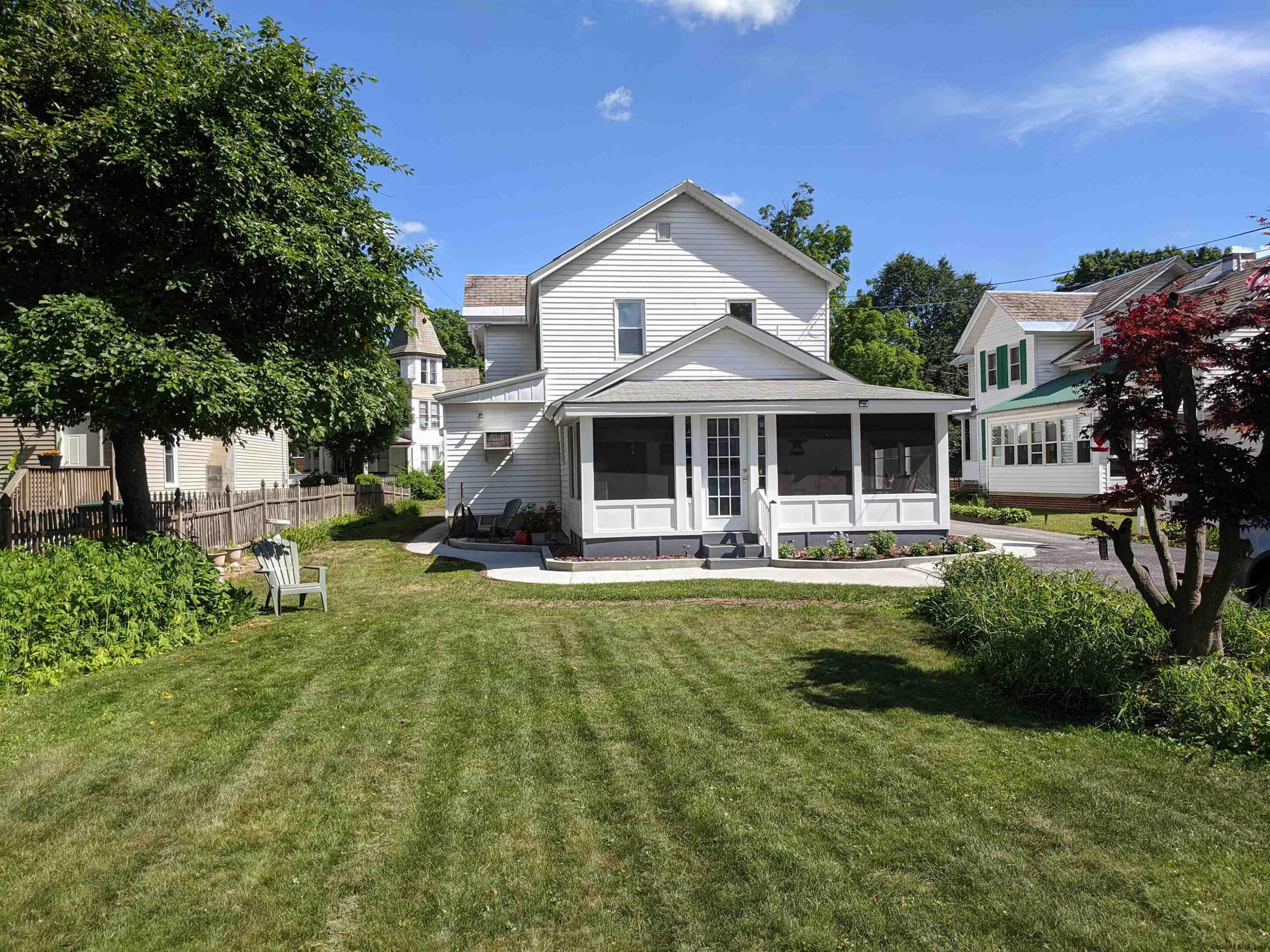 13 GROVE Avenue
