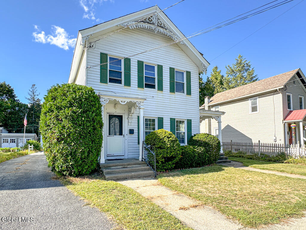 13 GROVE Avenue