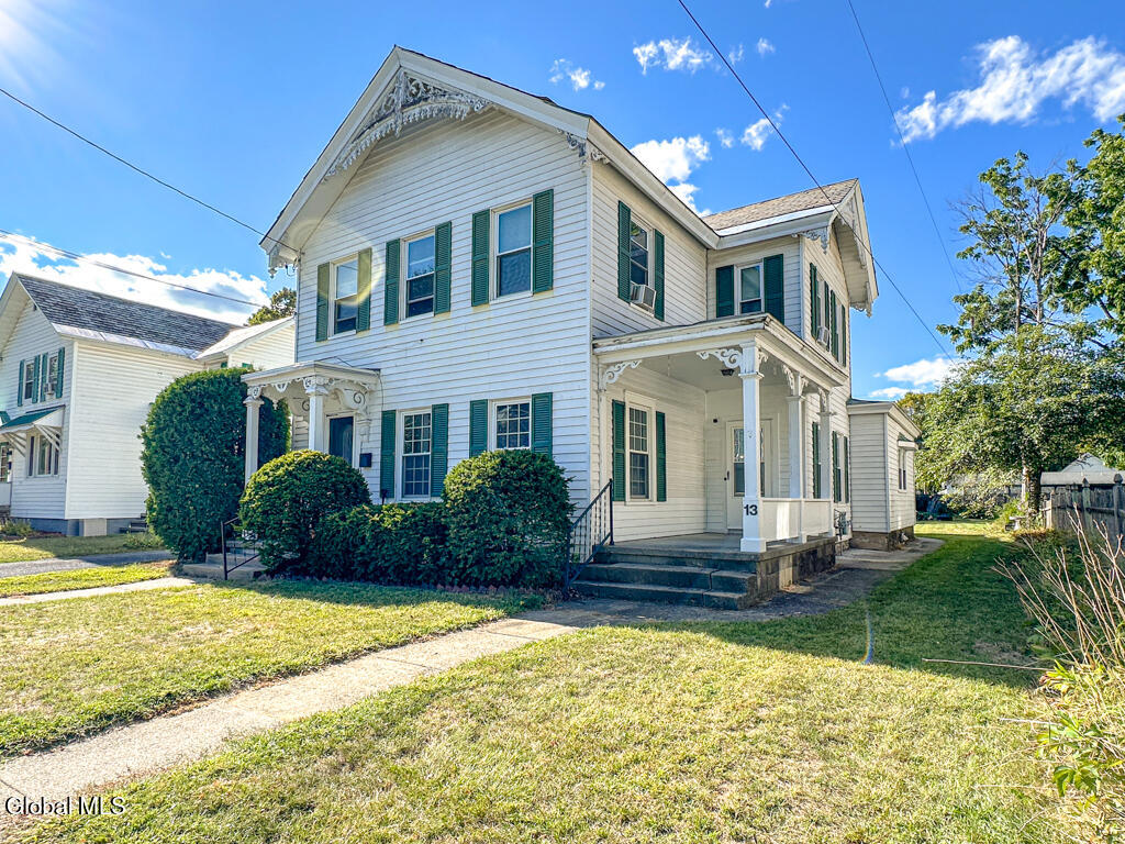 13 GROVE Avenue