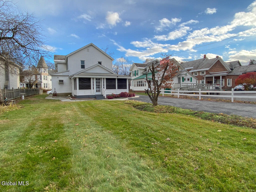 13 GROVE Avenue